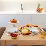 Bright Flat In Historic Foz House By Hostwise شقة بورتو