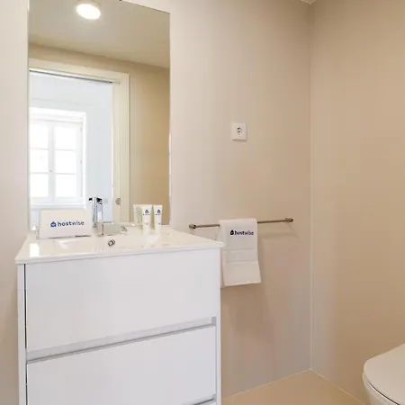 Hostwise - Bright Flat In Historic Foz House *