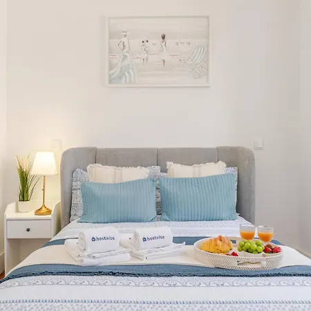 Hostwise - Bright Flat In Historic Foz House *