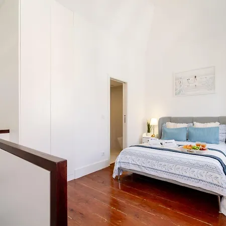 Bright Flat In Historic Foz House By Hostwise * Porto